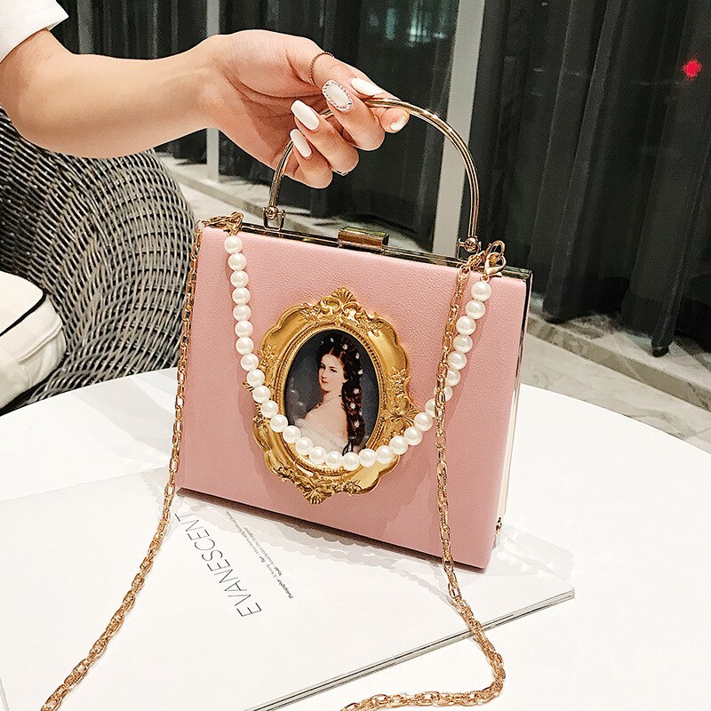 Minaudière Camée Héritage – Perles & Portrait Baroque