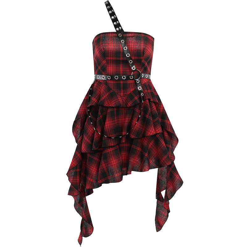 Robe bustier asymétrique à carreaux rouges – Esprit Cirque des Ombres