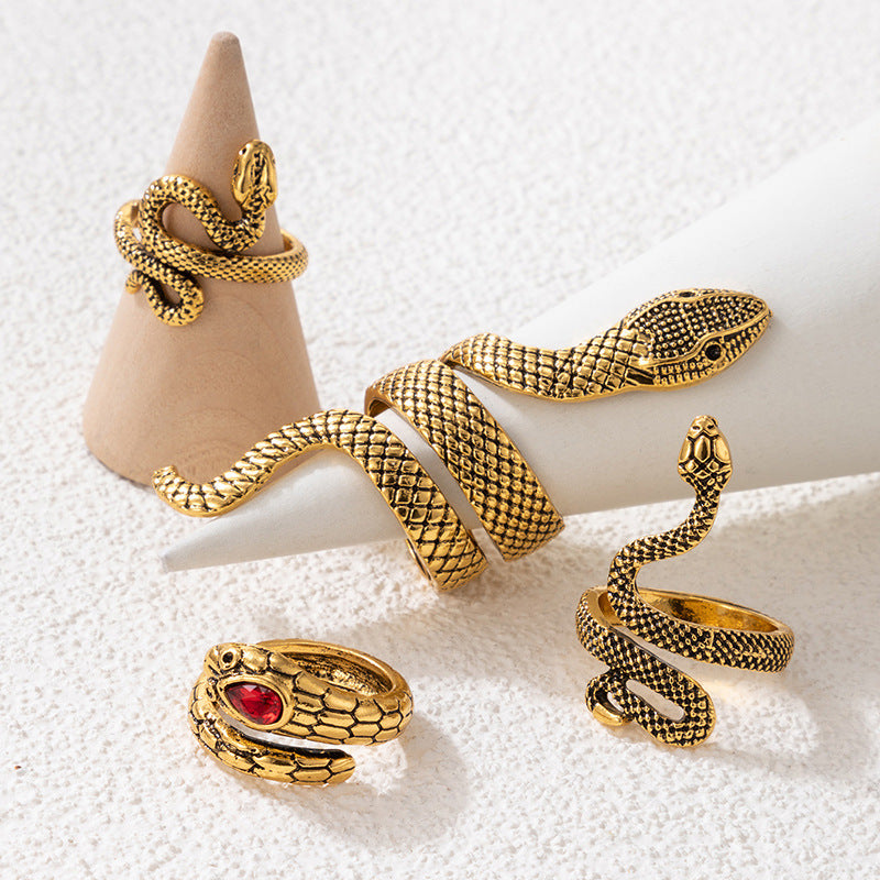 Set de 4 Bagues Serpent Or Vieilli & Rubis Pourpre – Serpents Sacrés