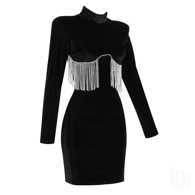 Robe Noire Impériale à Franges Argentées – Reine de l’Hiver