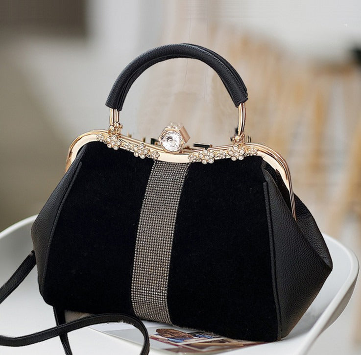 Sac à main noir baroque – Élégance nocturne