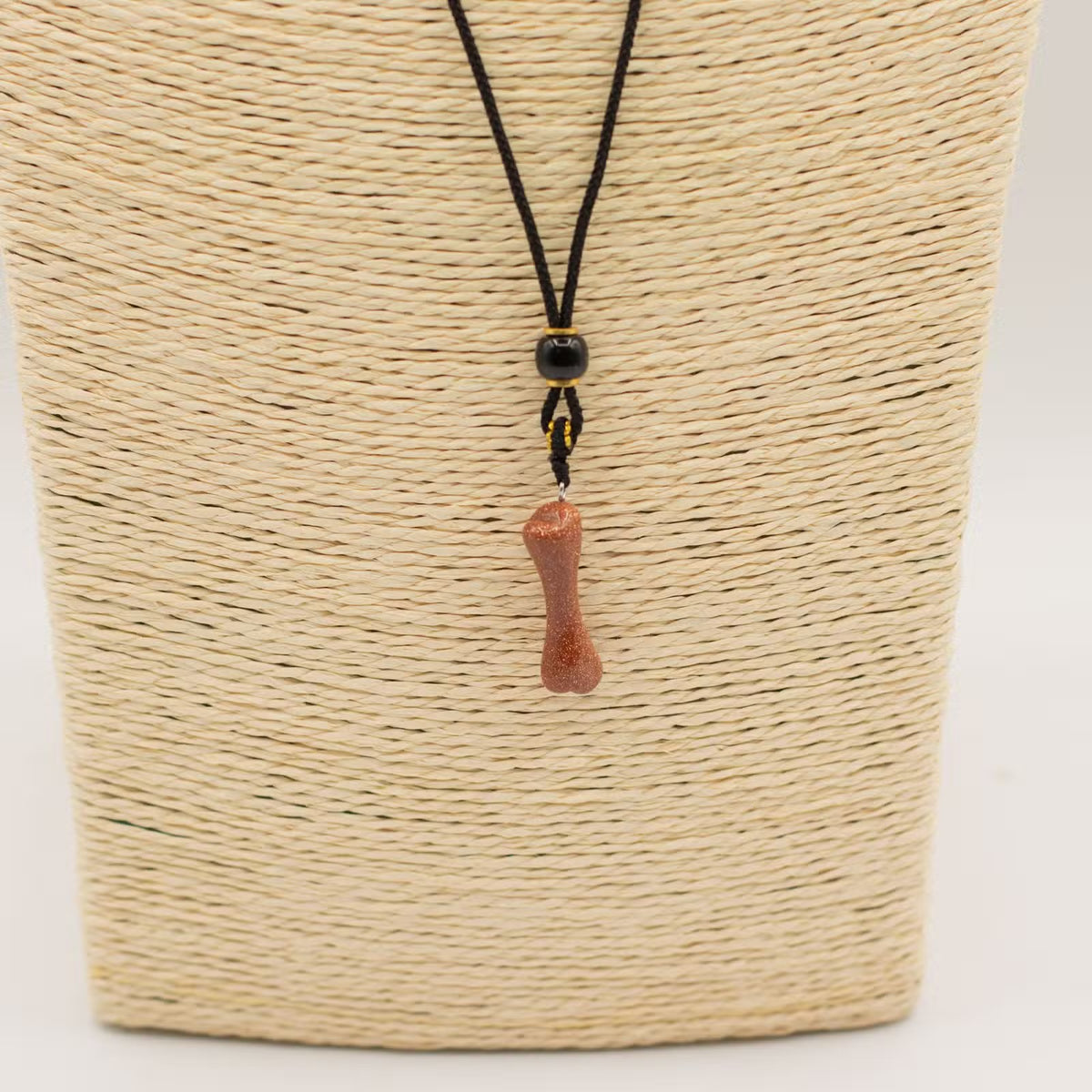 Os des Esprits – Collier Talisman en Goldstone