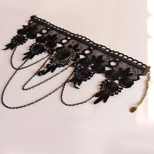 🎪 La Funambule des Ombres — Collier Gothique en Dentelle & Chaînes