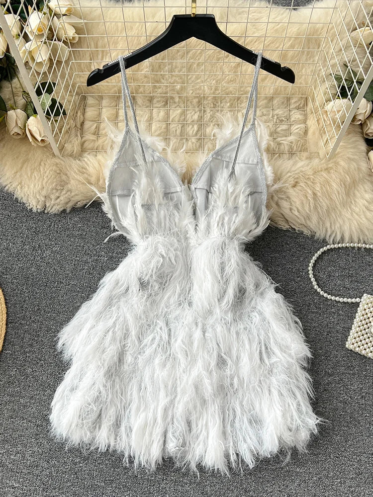 🤍 Robe « Ailes de Givre » – Effet Plumes Blanches