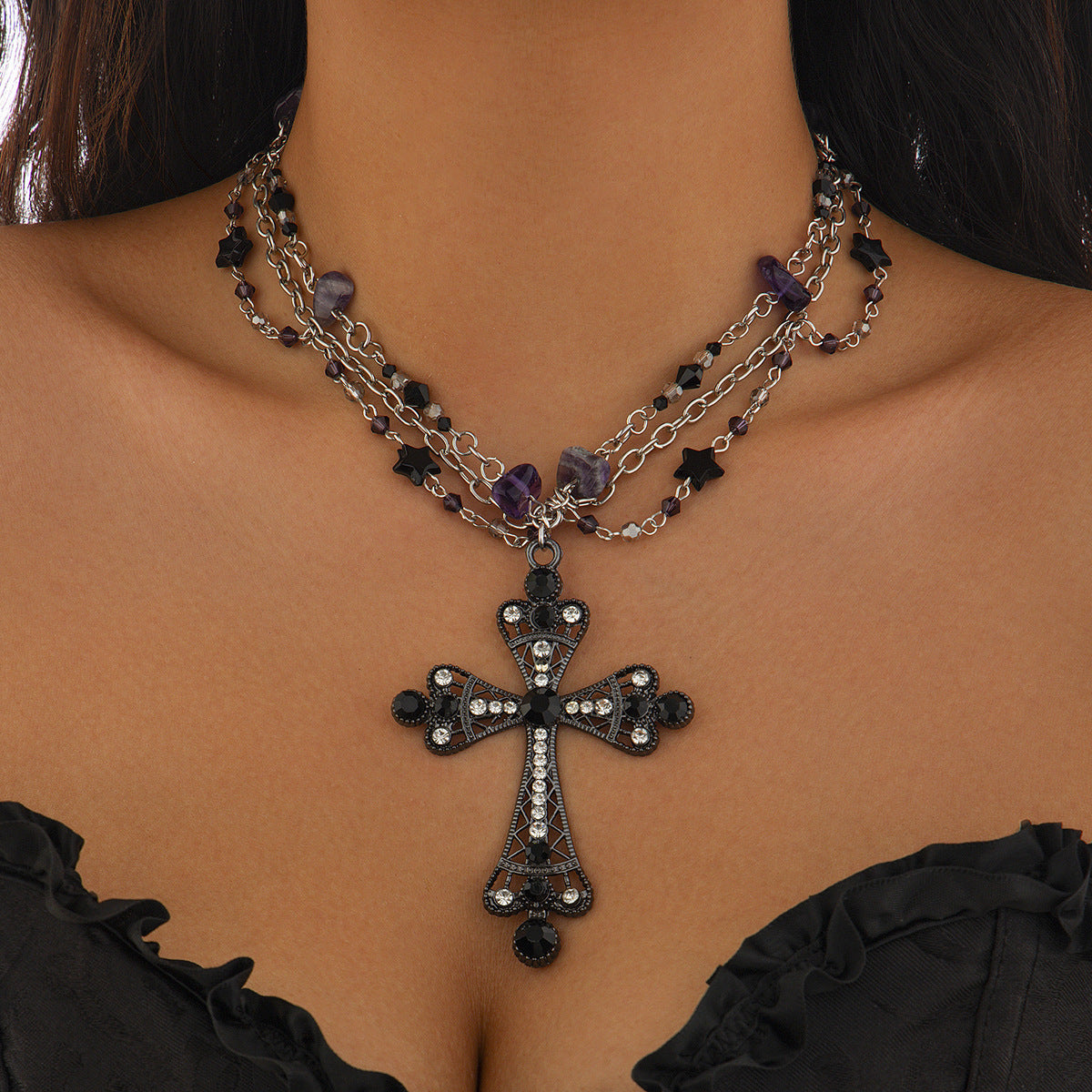 La Croix des Noces Gelées — Collier Gothique à Perles & Chaînes