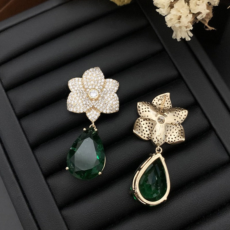 Boucles d’Oreilles Fleur d’Émeraude – Gouttes Enchantées