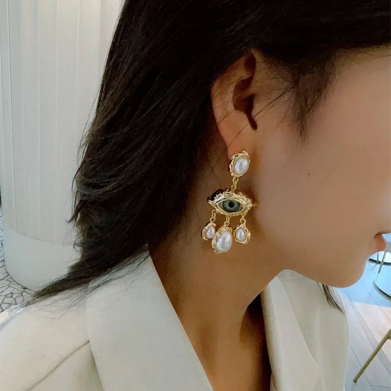 Le Regard des Ombres — Boucles d’Oreilles Œil & Perles