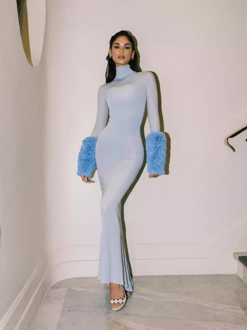 Robe Longue Bleu Glacé à Plumes – Reine des Ombres
