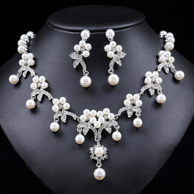 👑 Parure « Éclats de Lune » – Collier & Boucles d’Oreilles Perlés