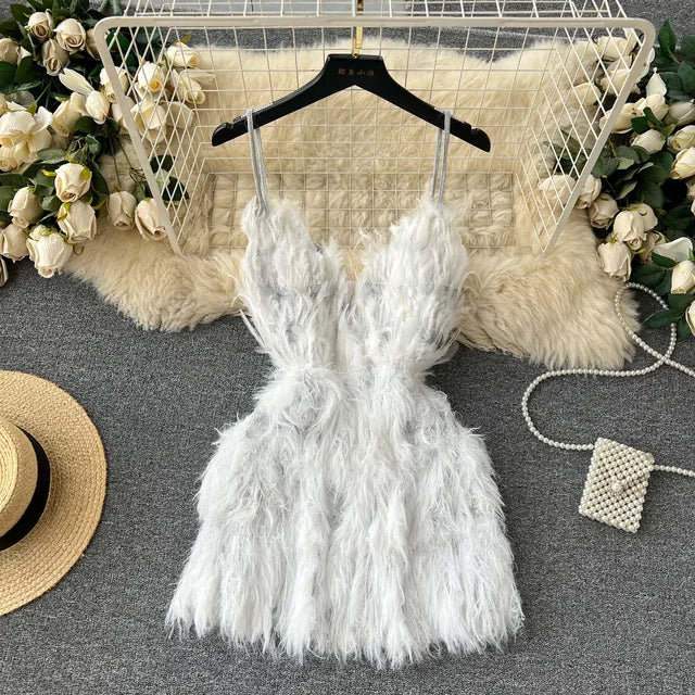 🤍 Robe « Ailes de Givre » – Effet Plumes Blanches
