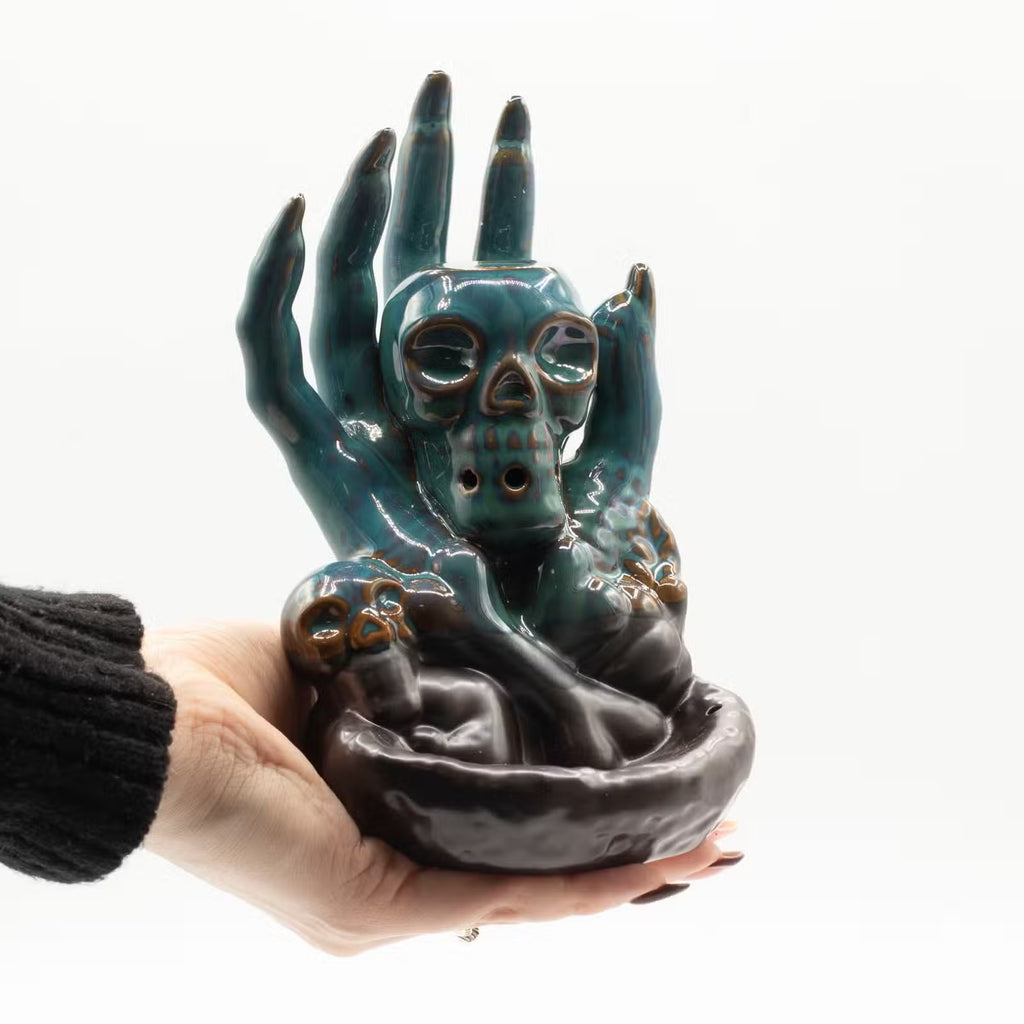 Hand der Abgründe – Räucherkegel-Halter für Rückfluss-Räucherkerzen 🖤🌊☠️