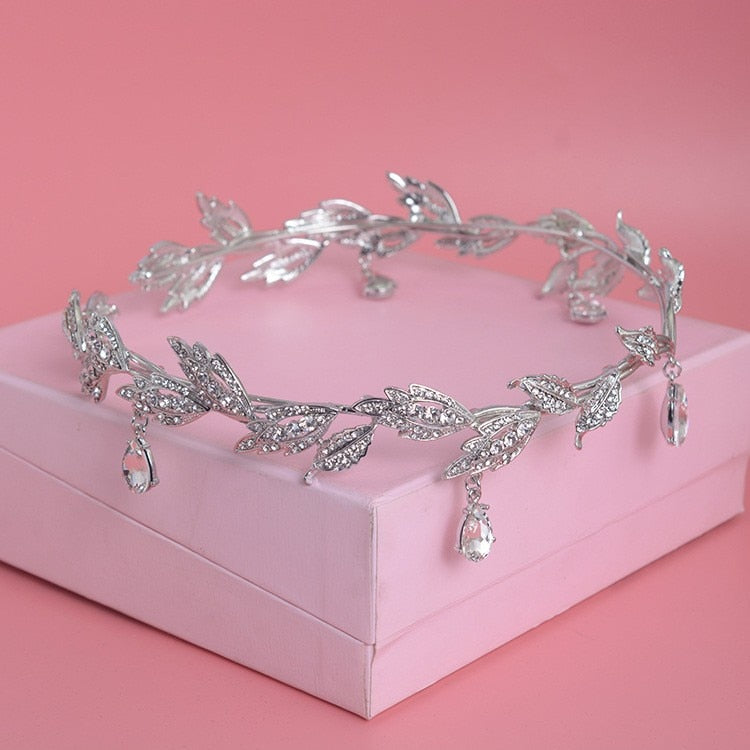 Diadème de la Mariée Éthérée – Feuillage Cristallin & Gouttes