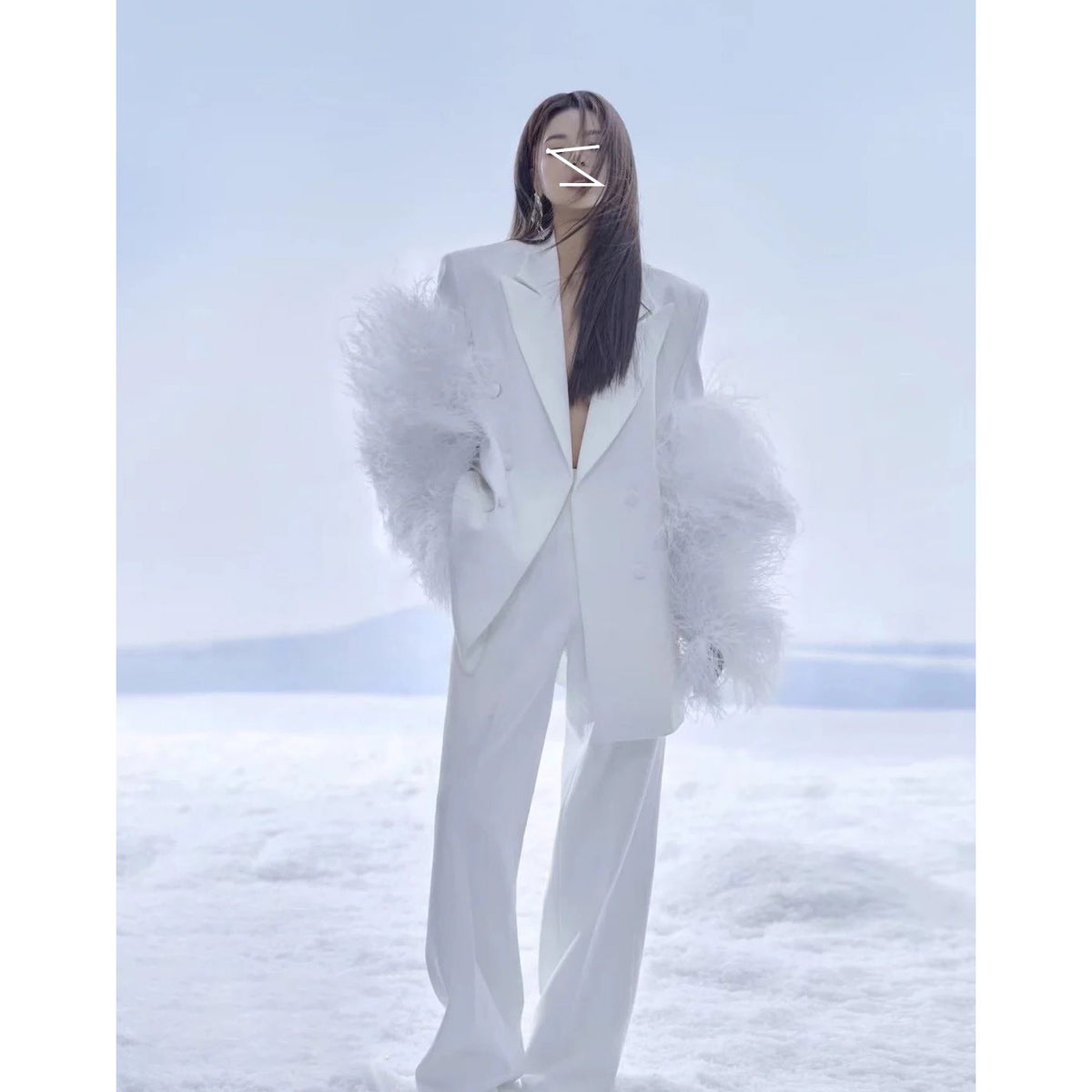Blazer Céleste à Plumes Blanches – Ange d’Hiver