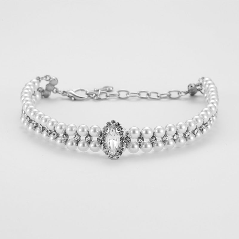 Le Collier du Petit Marquis — Bijou Blanc Scintillant