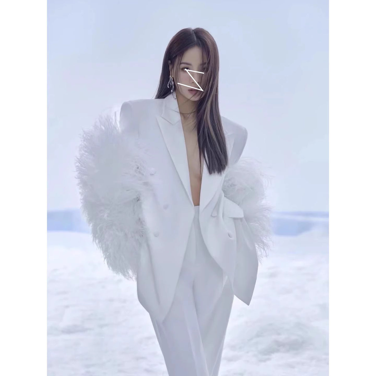 Blazer Céleste à Plumes Blanches – Ange d’Hiver
