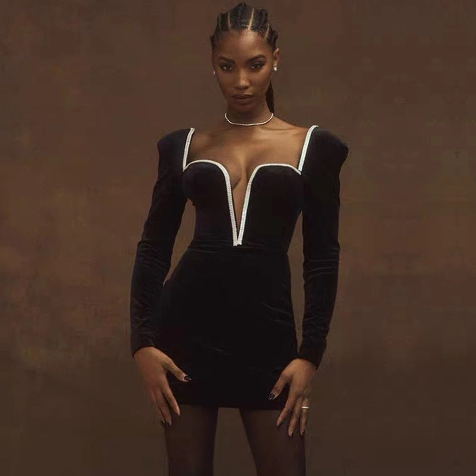 Robe Noire Éclat d’Hiver – Décolleté Bijou
