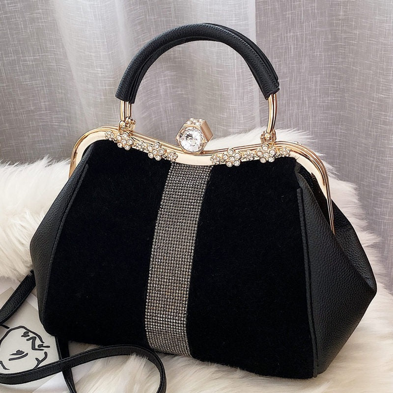 Sac à main noir baroque – Élégance nocturne