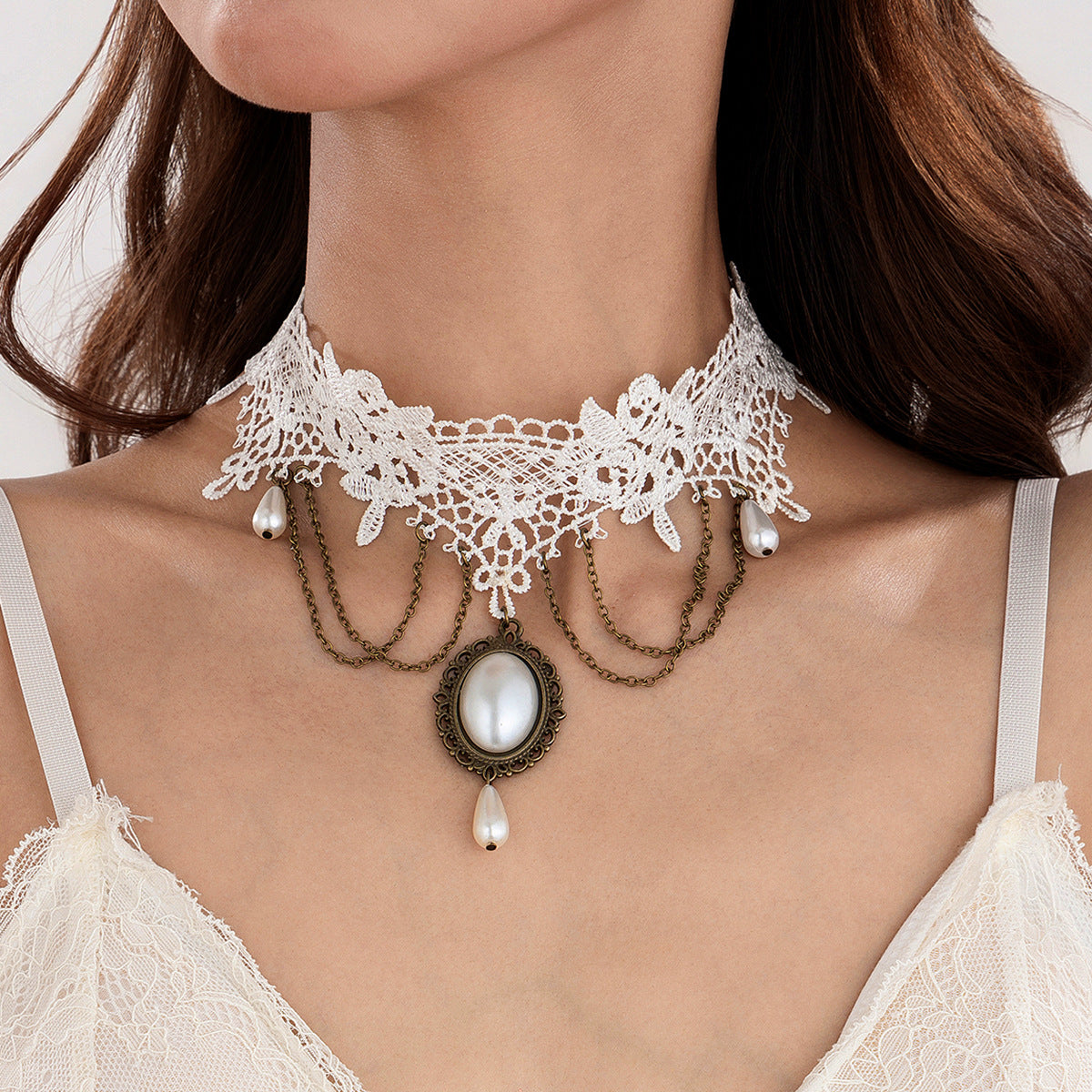 Collier Victorien en Dentelle & Perles – Éclat d’Ivoire