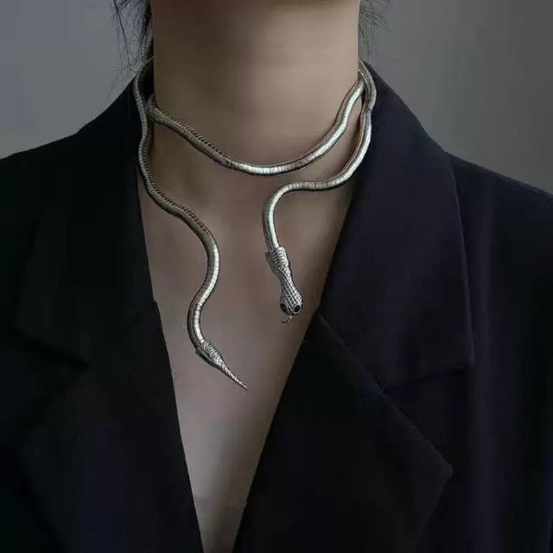 🐍 L’Étreinte du Serpent — Collier Serpent Argenté