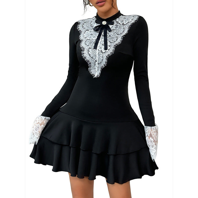L’Héritière de Salem — Robe Noire à Dentelle Blanche