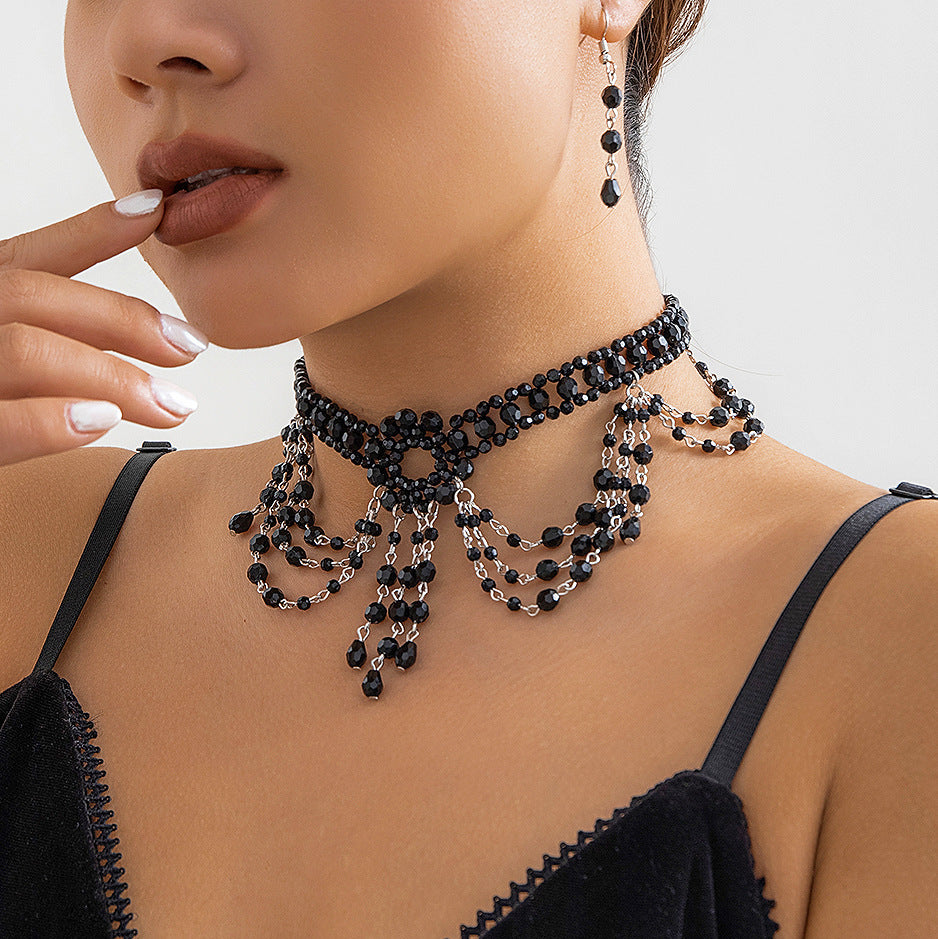 Le Collier des Ombres – Ras-de-cou gothique à perles noires