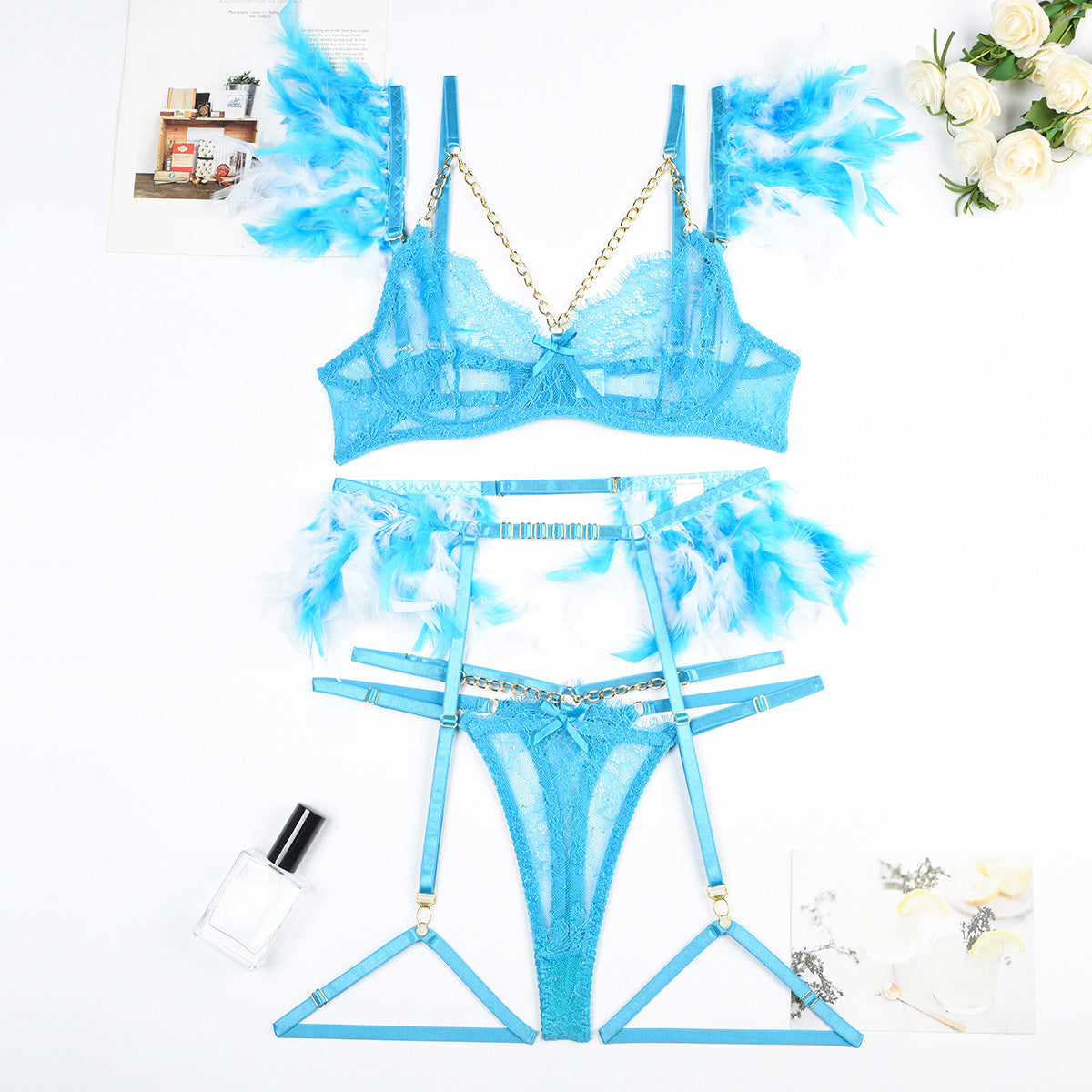 Plumes de Minuit – Ensemble Boudoir en dentelle & plumes
