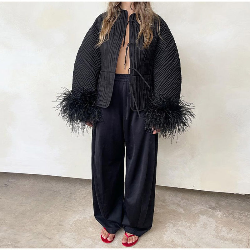 Veste Nocturne à Plumes – Élégance Gothique Noire