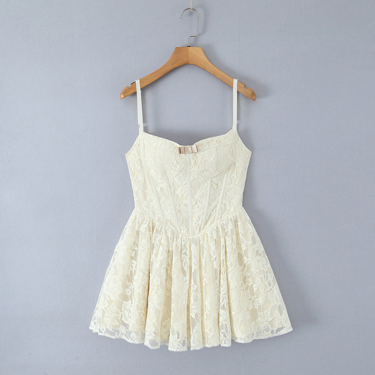 🎪 La Petite Funambule — Robe en Dentelle Ivoire