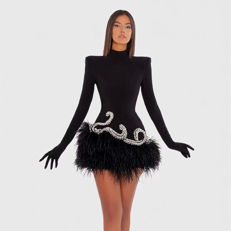 Robe Noire Haute Couture aux Plumes & Éclats de Cristal
