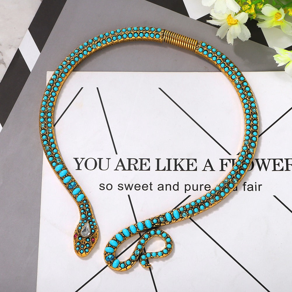 Le Serpent de l’Illusion — Collier Serpent Turquoise & Or