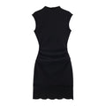 Robe Courte Satinée à Dentelle – Élégance Nocturne