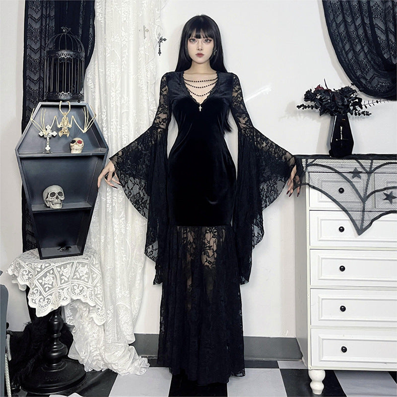 Robe Vampire en Velours Noir & Dentelle – Manches Chauve-Souris