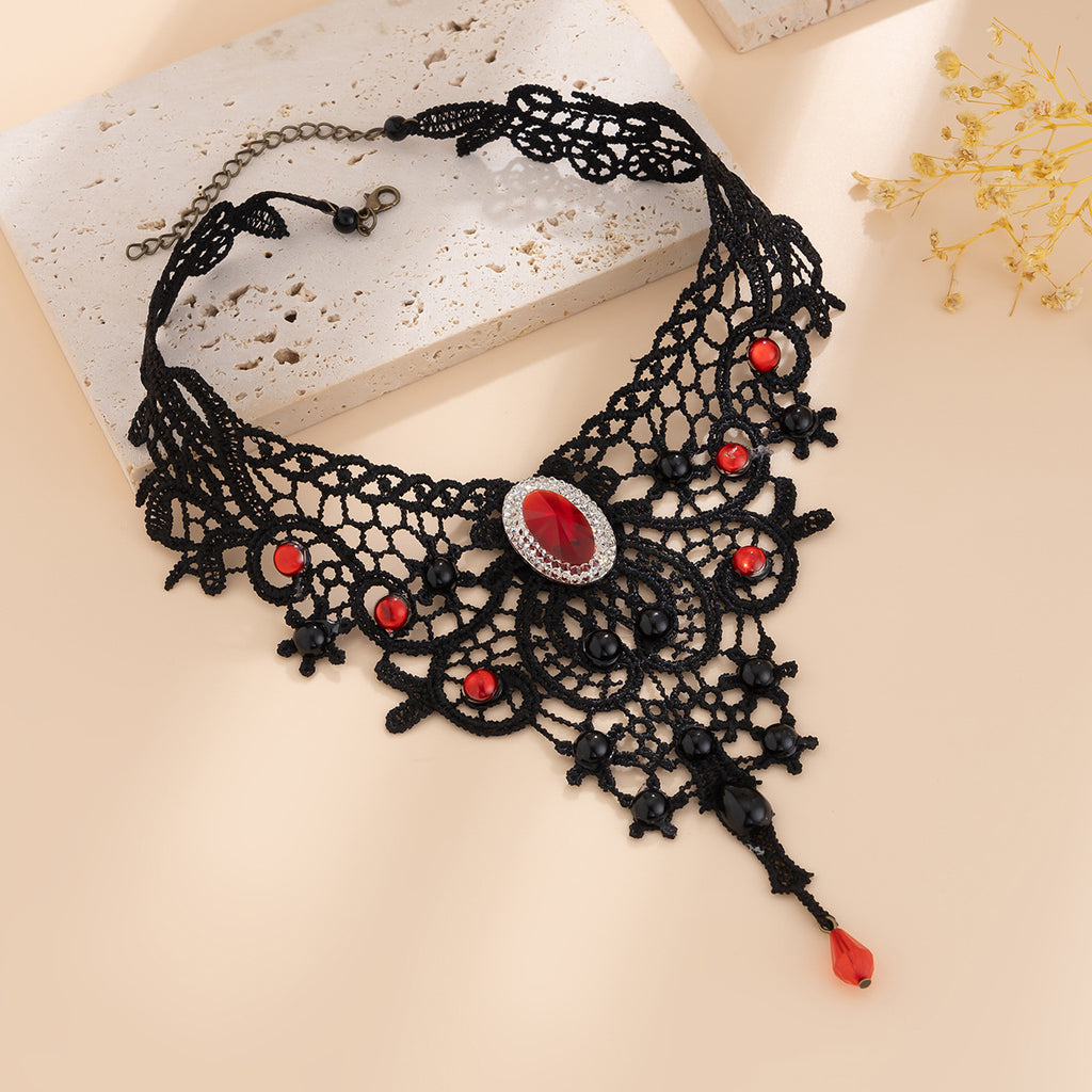Le Collier de la Veuve Écarlate — Ras-du-cou Gothique en Dentelle