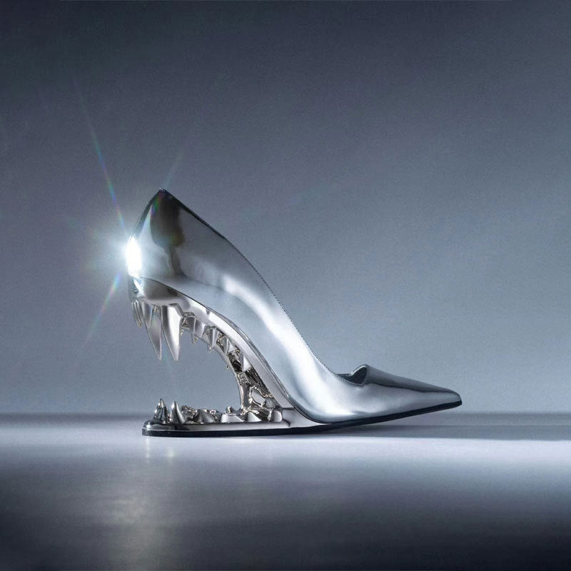 Escarpins Reine d’Acier – Talon Sculptural Métallique