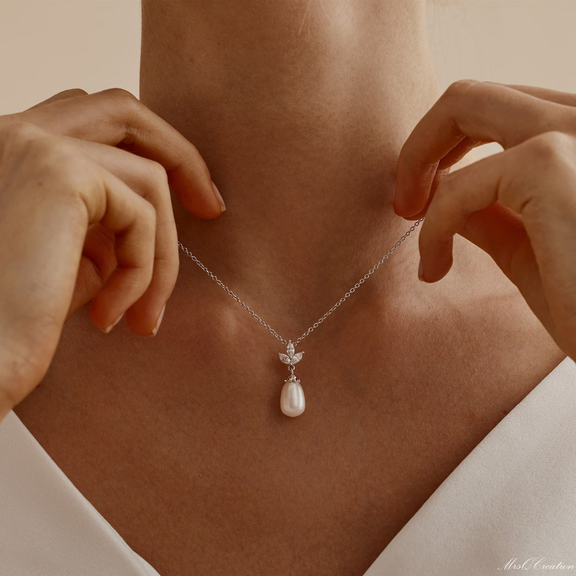 Collier Perles de Minuit – Éclat Zircon