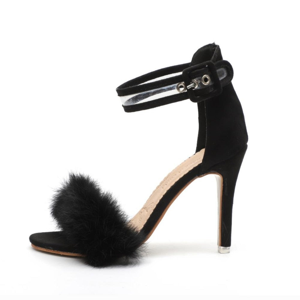 Escarpins Nocturne à Fourrure – Talons Aiguilles & Brides