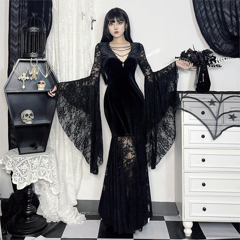 Robe Vampire en Velours Noir & Dentelle – Manches Chauve-Souris