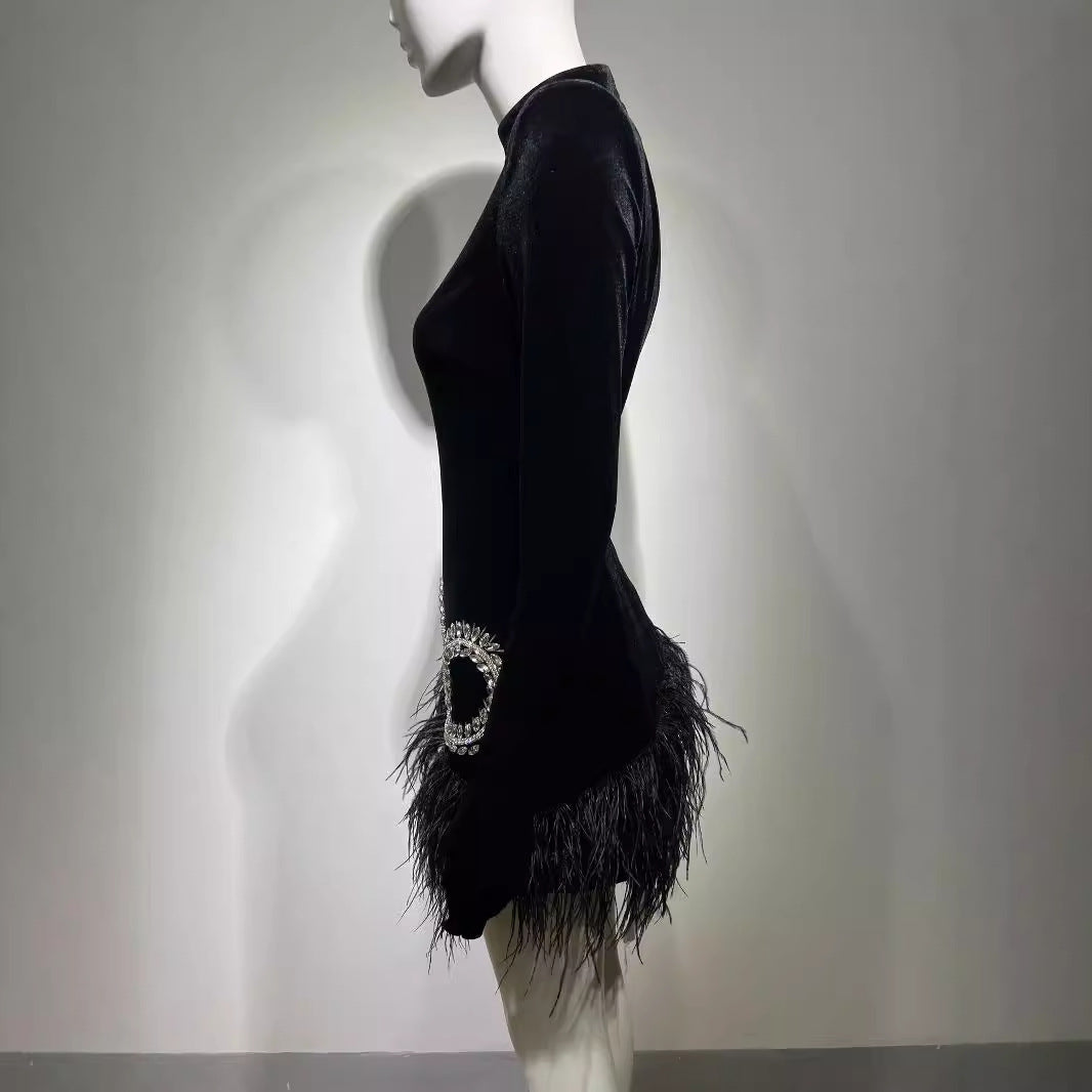 Robe Noire Haute Couture aux Plumes & Éclats de Cristal