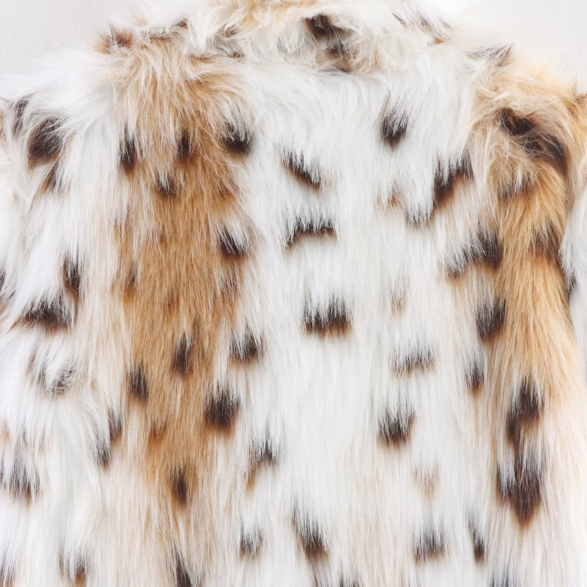 Manteau long en fausse fourrure imprimé félin – Reine Sauvage