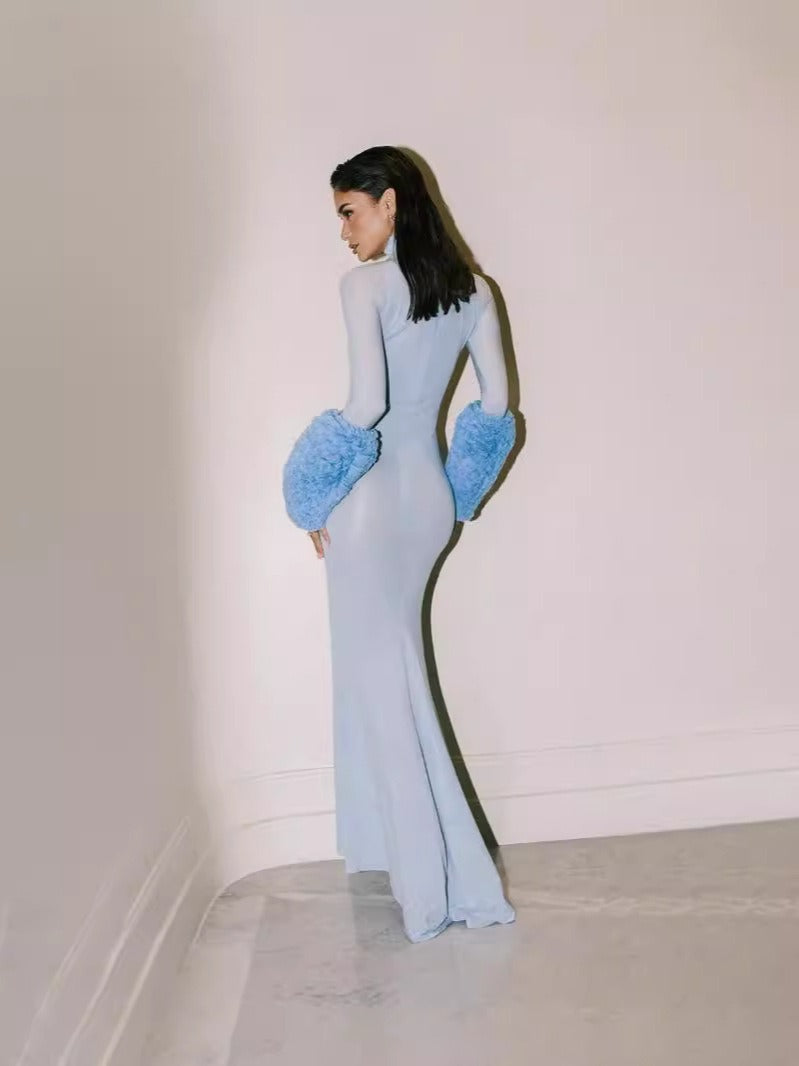 Robe Longue Bleu Glacé à Plumes – Reine des Ombres