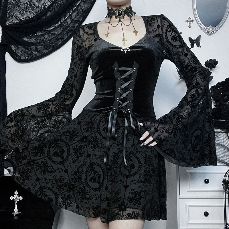 Robe de Salem en Velours Noir & Dentelle – Élégance Victorienne