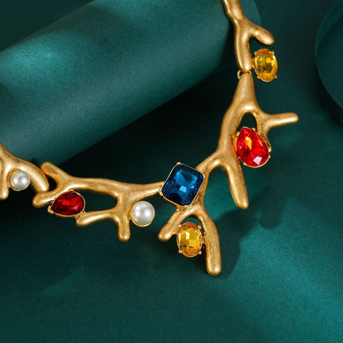 Collier Corail des Abysses – Perles & Pierres Précieuses