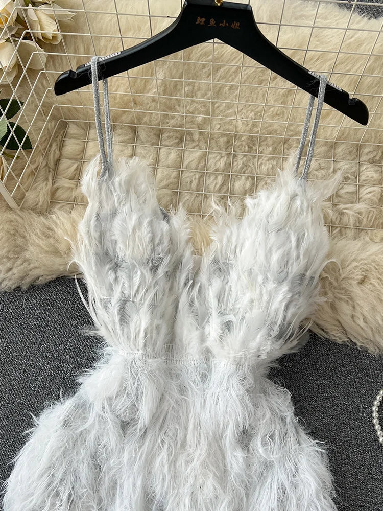 🤍 Robe « Ailes de Givre » – Effet Plumes Blanches