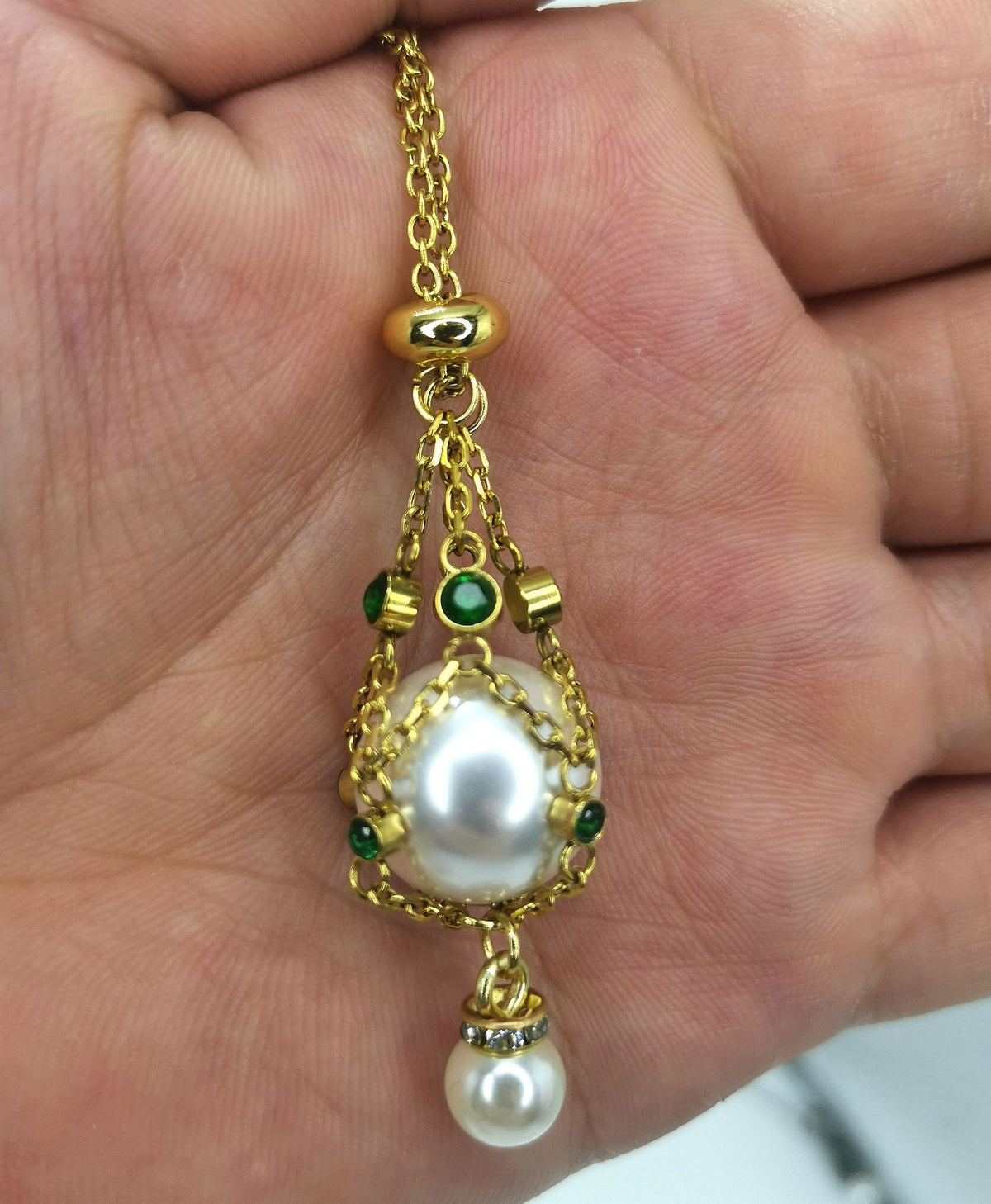 Collier baroque doré à perles nacrées – Éclat d’Antan