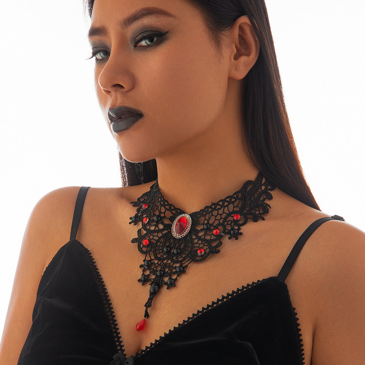 Le Collier de la Veuve Écarlate — Ras-du-cou Gothique en Dentelle
