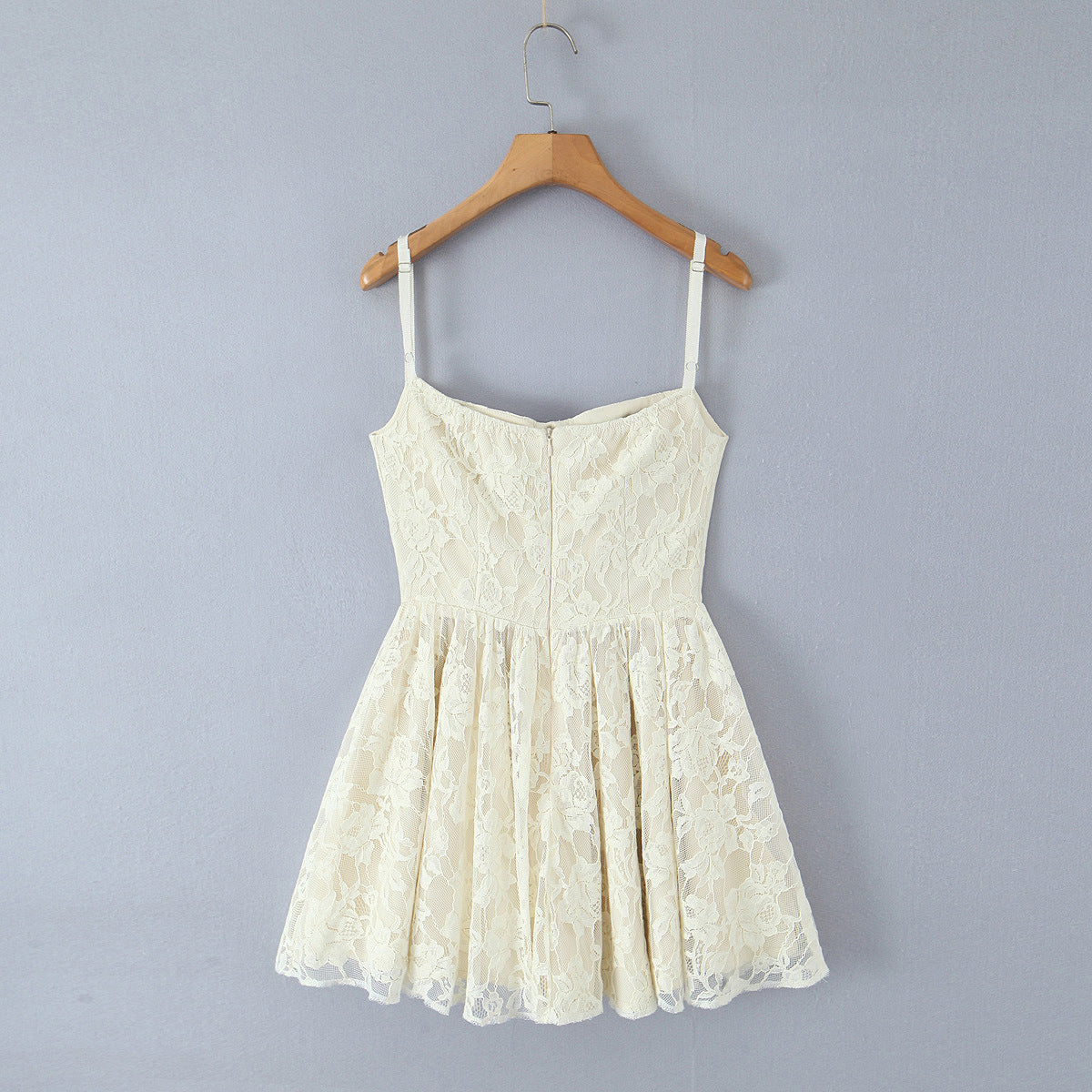 🎪 La Petite Funambule — Robe en Dentelle Ivoire