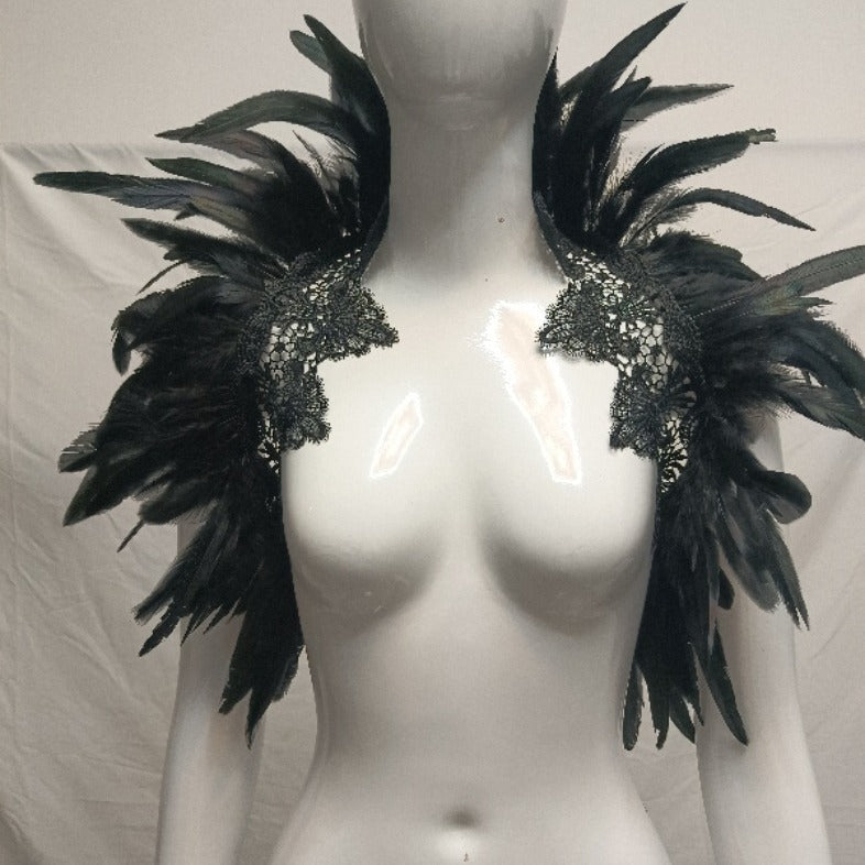 🎪 Les Plumes de la Funambule — Étole Gothique en Plumes & Dentelle