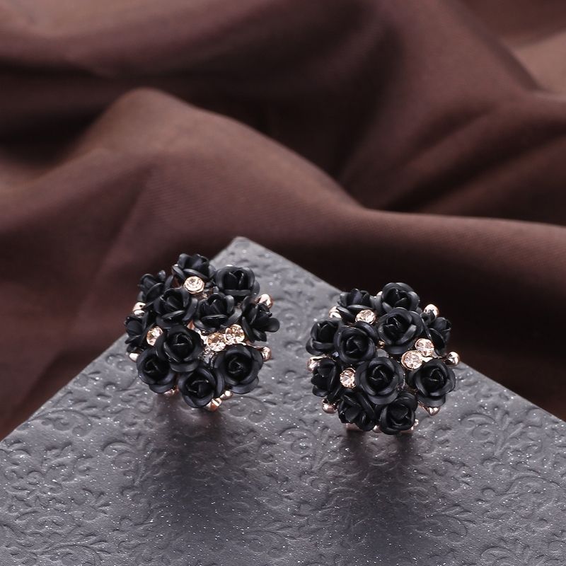 🌹 Boucles d’Oreilles Bouquet de Roses Cristallines – Éclat Baroque