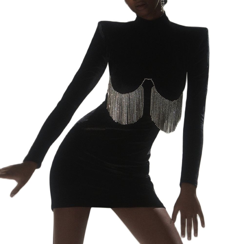 Robe Noire Impériale à Franges Argentées – Reine de l’Hiver