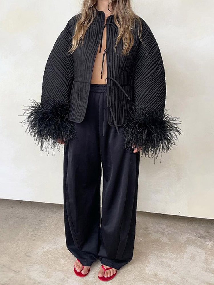 Veste Nocturne à Plumes – Élégance Gothique Noire